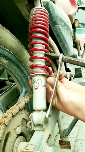Motorcycle shock absorber adjustment