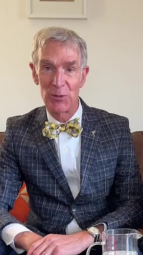 💧 ⬅️ = ➡️ Refraction seems so simple, and yet so complex🤯 Bill Nye The Science Guy #billnyethescienceguy #science #experiments | Akbar Gbajabiamila