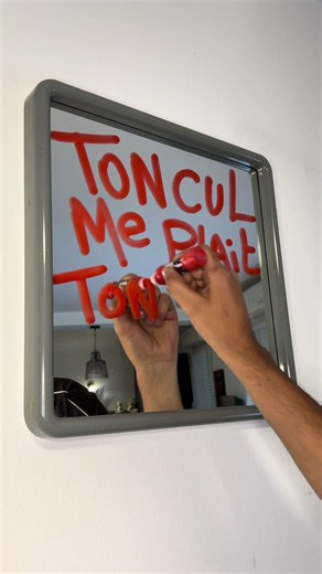 C’est ton cœur qui me fait rester ❤️ #amour #graffiti #miroir #art #love