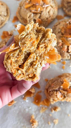 Courtney Rich on Instagram: "Oatmeal Butterscotch Cookies with brown butter and salted caramel crisps! Talk about an elevated classic! Inspired by @hudsonscookies , these bakery-style oatmeal cookies are a favorite around here and I know you’re going to love them too! Comment COOKIES and I’ll send you a link to the recipe. #cakebycourtney #oatmealcookies"