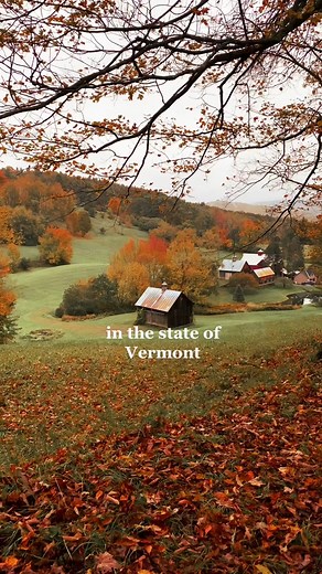 The cutest fall town in Vermont #vermonttravel #smalltowncharm #autumnaesthetic🍁🍂