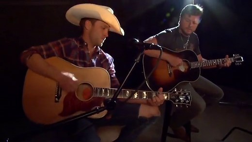 Check Out Justin Moore's Exclusive Acoustic Performance!