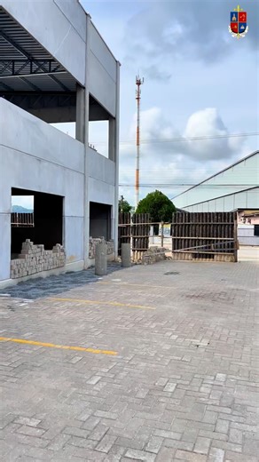 Paróquia São Pedro Apóstolo on Instagram: "✨ Nossa obra continua… e agora com ainda mais participação da comunidade! O novo salão paroquial está sendo construído com fé, união e amor. E para quem deseja ajudar de forma simples e contínua, a Campanha dos Carnês está de volta 🤍 📘 Com o carnê, você contribui mensalmente, dentro da sua possibilidade. 📲 Também é possível ajudar pelo Pix, usando o QR Code disponível nos bancos da igreja. Cada gesto, cada contribuição, ajuda a transformar esse so