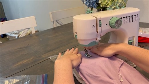 Watch Mini sewing machine - review on Amazon Live