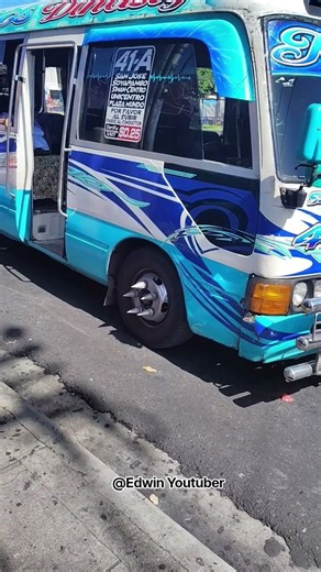 Teresita de la 41-A de Soyapango. Coaster de El Salvador