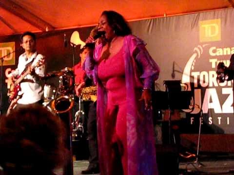 Merry Clayton performs Rolling Stones Gimme Shelter