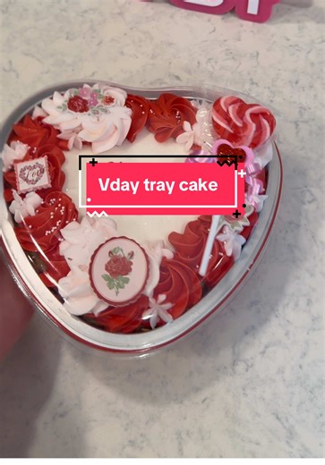 Heart tray cakes are so fun and easy! This one is another vanilla bean with vanilla buttercream frosting 💕 although these are perfect for Valentine’s Day, they also make great birthday cakes too! Heart cakes are popular all year #homebaker #homebakerybusiness #heartcake #traybake