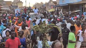 A warm welcome in Malaba, Tororo District as the FDC campaign trail continues. The spirit for change is strong and unstoppable. #fixingtheeconomymoneyinourpockets #fdcmanifesto #EasternUganda #FixingTheEconomyMoneyInOurPockets | Forum for Democratic Change