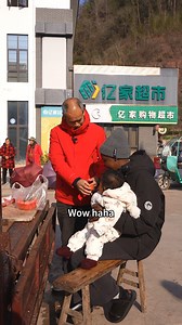 We bought some pork today to make Salted Pork for cooking during the New Year🥰 My husband also got me some strawberries, they’re so tasty🍓 | Rose鄉村