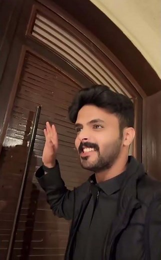 لحظة طريفة وغير متوقعة 😂 شاهدوها حتى النهاية وأخبروني برأيكم! #viralshort #funnyshorts #trendingnow