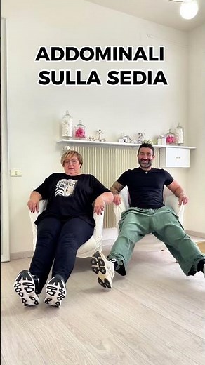 Addominali sulla sedia