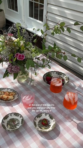 Go on!! Enjoy it!! 🍒🫶💗🍰🏡 #slowliving #cozyhome #cottagecore #minivlog #myhyggehome #ourdoorliving #dinnerparty #homedecortiktok