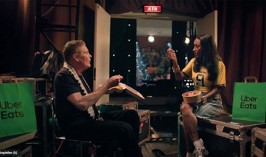 Hasselhoff wirbt mit "I've Been Looking for Schnitzel" (VIDEOS)