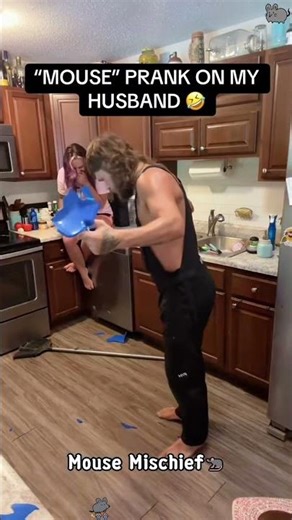 Mouse prank hahaha 😂 #MousePrank #Prank #HilariousAwesome