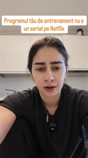 Jeanine Ivan | Antrenor Online Pentru Femei on Instagram: "Bineînțeles ca există nuanță aici și factori psihologici subiectivi precum motivația și enjoymentul pentru antrenamente sunt lucruri pe care le luăm în calcul atunci când scriem un program de antrenament pentru cineva. Însă majoritatea persoanelor nu reușesc să aibă consecvență cu ceva mai mult de câteva zile și totuși caută diversitate tot timpul. Una dintre problemele pe care noi, ca antrenori, le rezolvăm este exact asta: faptul că sc