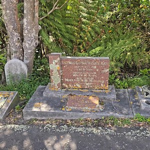 Cobber Kains parents grave Restoration WW2 NZ fighter aces, killed in air accident 1940. | NZ Remembrance Army