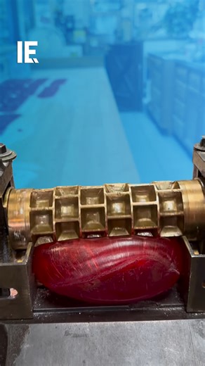 See an oldie churn out more goodies. 📹: schimpffs.confectionery / IG | Interesting Engineering