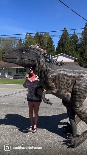 Hahaha! Thank you everyone for the get reactions! I love that you all let your imagination take over and enjoy my amazing Saphira! 🤘💚💚🦖 #raptor #dinosaur #dinosaurs #jurassicpark #jurassicworld #roar #awsome #crosplay #amazing #alive #realistic #jumpscare #saphira #badass #funny #sofun #haha #lol #lmao #funnyvideos #madeyoulaugh