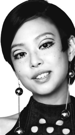 Jennie's Official Cover Reveal on V Magazine