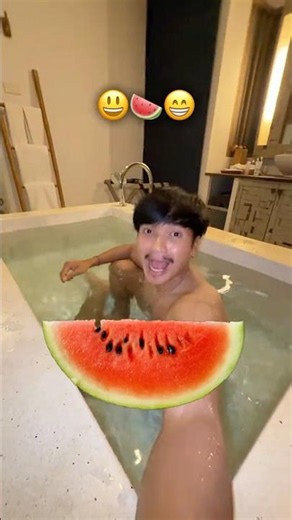แช่น้ำอุ่นกินแตงโม😁 #ลองดู #เอฟเฟกต์ #eatawatermelon #ฝากติดตาม #ช่องยูทูป #พี่นนท์ #เอ็นจอยคับผม