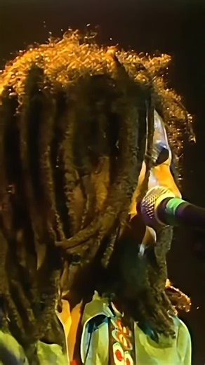 “Ain’t no rules, ain’t no vow, we can do it anyhow. I and I will see you through.” #jamming #bobmarley 🎥 Rainbow Theatre, London 1977, Exodus Tour. | Bob Marley