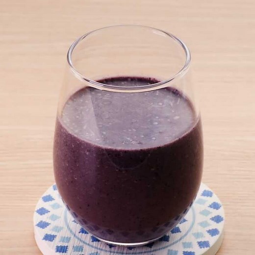 ミキサーで簡単！ バナナとアサイーのスムージーのレシピ動画・作り方 | デリッシュキッチン