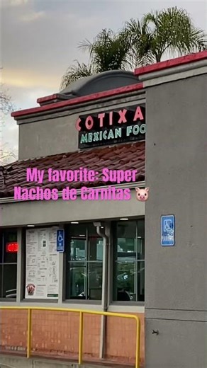 Fresh ingredients and spicy salsa! 🥑🌶️