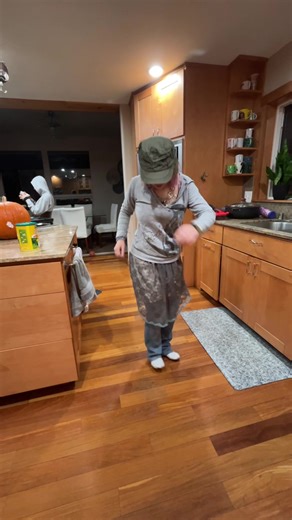 kiwi (@secret.kiwi.ii)’s videos with 4am - JBee