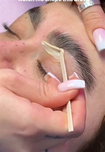 Professional Brow Shaping Techniques for Stunning Arches