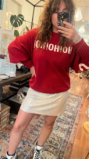 The duo you need to take you straight from trimming the tree to New Year’s Eve. The Lexxie Sequin T Shirt Dress and the Christmas Sweater are the perfect pairing for everything this season. I’ll be wearing this for holiday brunches, cocktails with girlfriends, family Christmas Eve, work parties, winter weddings and Christmas parties, and for New Year’s Eve. Search 🔎 the website for the Lexxie and the Christmas Sweater, or hop over to our stories for linked items. I am wearing a medium in the dr