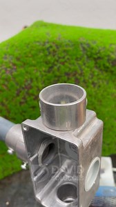 See the quickest and simplest method to loosen a stuck thread. #MechanicTips #FixItFast #GarageLife | David’s solutions