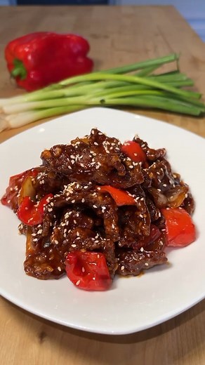 Better than takeout Bejing Beef🥩 #bejingbeef #betterthantakeout #chinesetakeoutathome #chinesetakeoutrecipes #pandaexpress #pandaexpresscopycat #chinesebeef #crispybeef #sweetandsour #tangysauce #tenderbeef #velvetingmeat #velveting #chinesefood #chineserecipes #cookingmadeeasy #cookingmadesimple #dinnerideas #homecookedmeals #takeoutfood #asianbeef #beefstirfry #beefstirfryrecipe