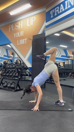 96K views · 1.1K reactions | Flexibility Easy Stretch Yoga Flow #yoga #yogadieuthien #flexibility #shorts #stretch #yogaonline | Yoga Diệu Thiện | Facebook