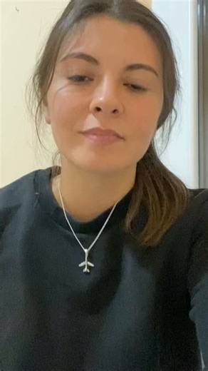 Hola soy agostina mas, y como me estafaron con un ESQUEMA PONZI decidí ir a grabar un video SEXUAL con un marroquí porque tenía ANSIEDAD y tenía que pagarle los 200 mil a mi novio, pero igual soy víctima y la culpa es de mi ex por pedirme la plata y yo ser chica