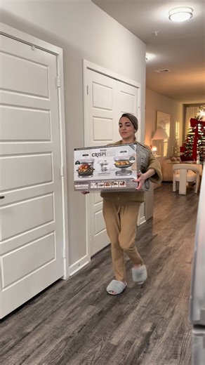 Lily Leyva on Instagram: "Esto se ha convertido en uno de mis favoritos en la cocina 😍...No siempre lo económico sale bueno… y esta vez decidí invertir en algo que realmente valiera la pena 🤍 Esta Airfryer Ninja me tiene enamorada: es de cristal, cero tóxica, súper práctica y perfecta para cocinar más saludable sin complicarnos la vida. Me encanta que trae tapas para los envases, así que si te queda comida, la puedes guardar directo en el refrigerador en el mismo recipiente 🙌 menos platos, me