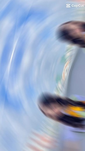 Famous Fashion: Oversized T-Shirts in Urban Setting