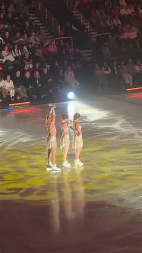 the out of sync choreo 😭😭😭😭😭😭😭