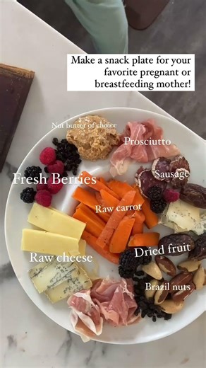 ✨Here’s an easy snack idea for your favorite postpartum mom, representing all macronutrients—