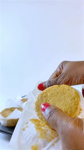 Bake with Me 💕🌸👍 Let’s Bake this Healthy Vanilla Oat Cake! It’s so easy to bake!!! With these Ingredients 👇🏼👇🏼👇🏼 One cup of Homemade Oat Flour One third cup of Vegetable Oil Half (½) teaspoon of Vanilla flavour extract Half Cup of Brown Sugar Half tablespoon of Baking powder 2 (two) Eggs Half teaspoon of Salt Half cup of Liquid Milk For the Method/Procedure, Watch full video reel and learn more… Please note: At times, the weight of Oat Flour differs, if you end up having a very runny ca