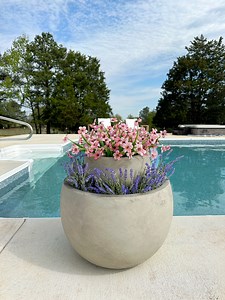 DIY two tiered planter! 🌷 This warm weather has me so excited to get our outdoor spaces ready!☀️☀️ The pink and purple flowers feel so summery! All you need for this is two planters, soil, and flowers. I used artificial flowers but real ones would be perfect for this! Comment OUTDOOR and I’ll send you links to everything I used! Or everything is in my bio!🌷#outdoorspace #backyardoasis #backyarddesign #outdoordecoration #patiodecor #porchdecor #outdoorliving #outdoordiy #easydiy #diydecoration 