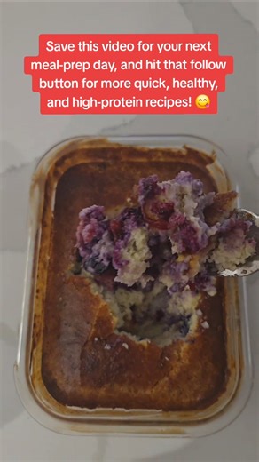 High protein pancake bowl made with protein powder, egg, flour & baked to perfection 🔥
