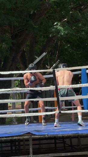 ¡Deja las excusas y entra al ring!🥊 En Box Fit Academy, no entrenamos débiles, ¡forjamos guerreros! 💯 Si estás buscando un entrenamiento intenso que te lleve al límite, ¡este es tu lugar! Olvídate de los gimnasios aburridos. Aquí te ofrecemos Boxeo, Kick Boxing y HIIT Boxing para transformar tu cuerpo y mente. ¿Estás listo para el desafío? ¡Vení y unite al club de los que nunca se rinden! No importa tu nivel, nuestro equipo de profesionales te llevará al siguiente nivel. ¡Box Fit Academy te es