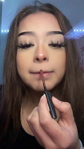 Lip Gloss Application Tutorial with Cosmetic Tips