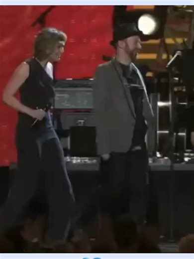 Sugarland and Jennifer Nettles sang Red Dirt Road with honest fire, reminding fans country once told hometown stories not shiny radio lies. #countrylife #countrystyle #countrymusic #countrymusiclover #CountryMusicLegend #countrymusicfans #countryliving #countrymusicvideo #fyp