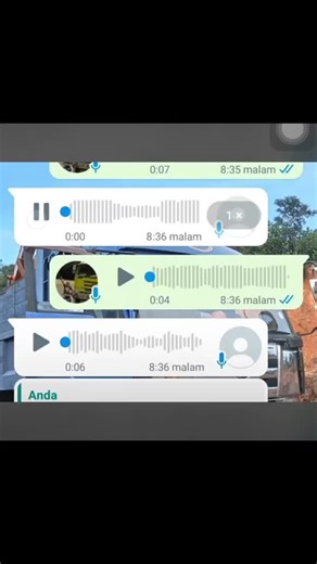 Exploring Voice Messaging Features on Smartphones