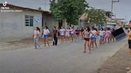 Genaros y Teresas: ¡El Ritmo del Miércoles!