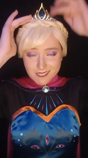 Elsa's Deleted Scene Outtakes and Fun Cosplay Moments