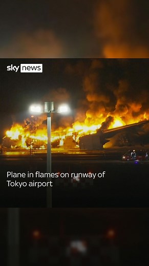 A Japan Airlines aircraft that was carrying passengers caught fire on a runway at Tokyo’s Haneda airport after a possible collision with another plane. All 379 passengers and crew on board were evacuated, according to the Reuters news agency. Video and pictures from the runway show flames coming out of the windows of an aircraft, as the fire quickly took hold and grew to an inferno. 🔗 Link in bio for more #Tokyo #fire #airplane | Sky News