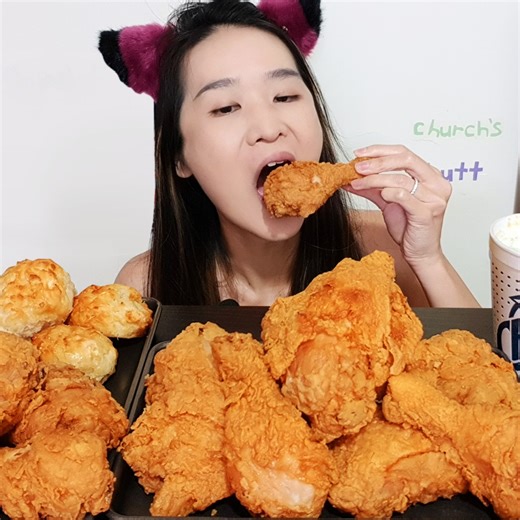 The MOST Juicy Crispy Chicken! #churchschicken #mukbang #asmr #crispy #friedchicken #eatingsounds | Peggie Neo