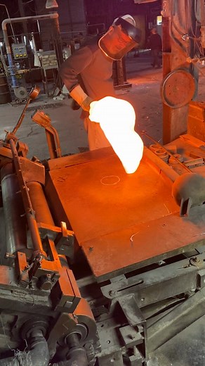 🟪⬜️Today’s production features our 192—a stunning blend of purple and opal that turned out absolutely beautiful! Fun fact: the glass being mixed on the table can weigh up to 50 pounds, making this process quite the workout! We’re proud of the artistry and effort that goes into every sheet—check out how gorgeous this color combination looks! #SheetGlass #Handmade #kokomoglass #stainglass #KOG #GlassMaking #BehindTheScenes #KokomoIN #kokomoopalescentglass #stainedglass | Kokomo Opalescent Glass